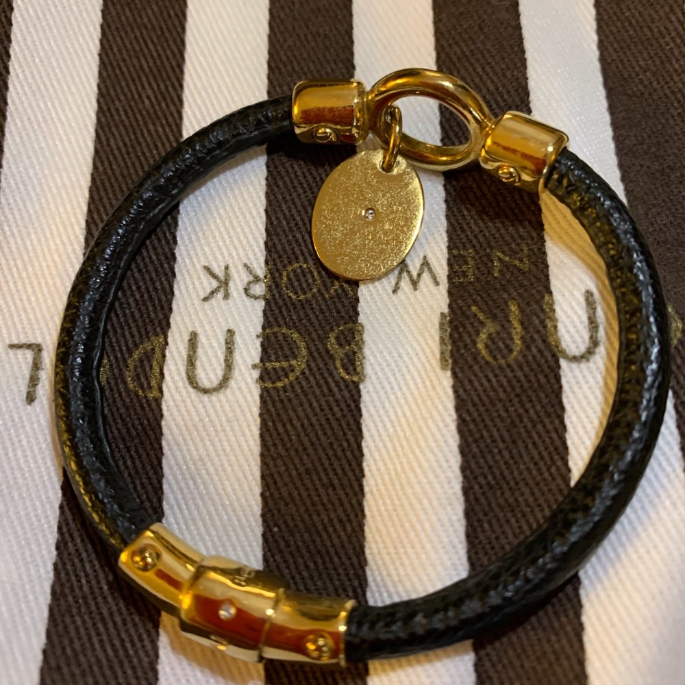 Original Henry Bendel magnetic bracelet. - Picture 4 of 8